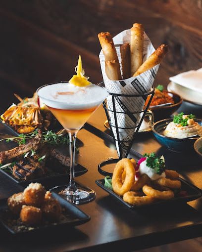 Maträtt – libanesiska mezerätter med friterad calamari och cocktail på Beirut Foodbynatt